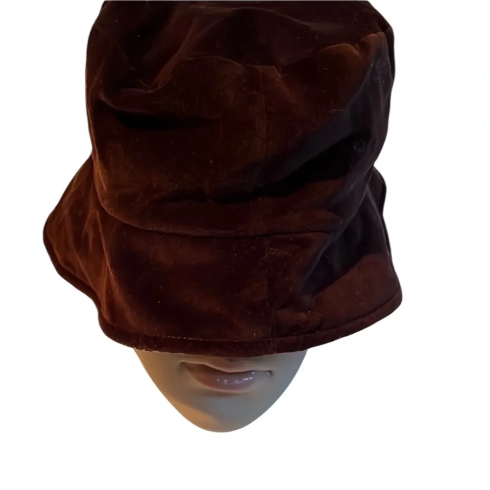 Women’s one size reversible hat brown velvet and leopard print NWOT